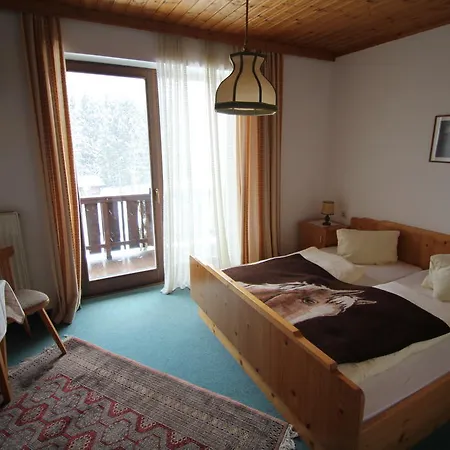 Hubertushof Beim Roemerbad بيت ضيافة