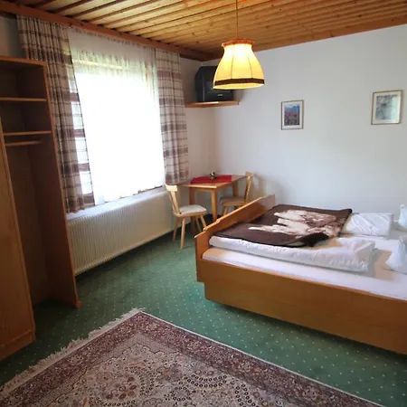 Hubertushof Beim Roemerbad باد كلينكيرشهايم