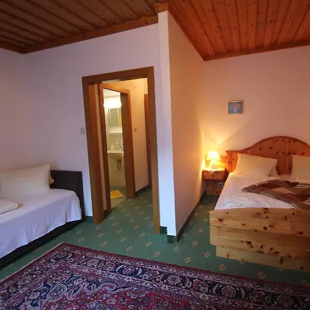 Hubertushof Beim Roemerbad بيت ضيافة